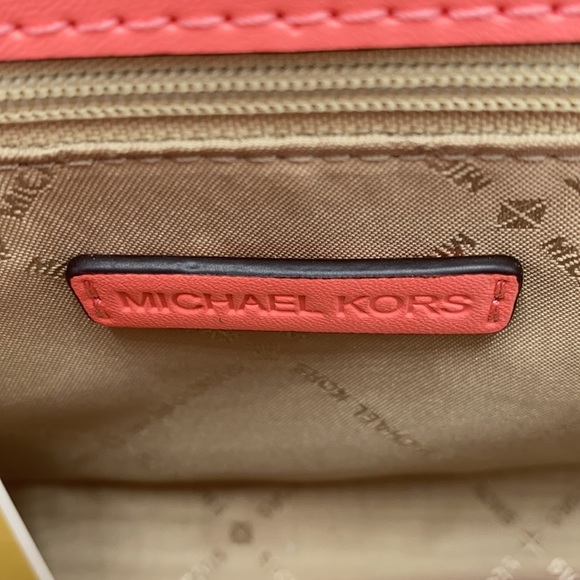MICHAEL KORS MERCER SMALL CLUTCH XBODY GRAPEFRUIT - Picture 12 of 16